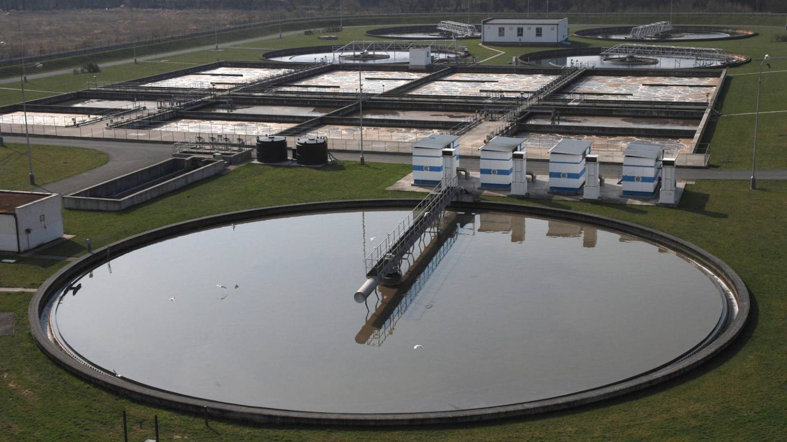 Industrial water treatment: reasons to consider doing it – The Wind Knows